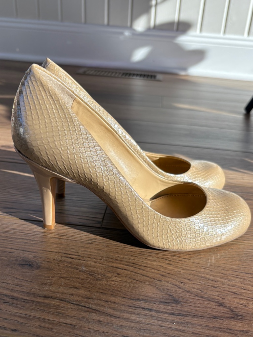 Gianni Bini leather snakeskin glossy print slip on heels size 6